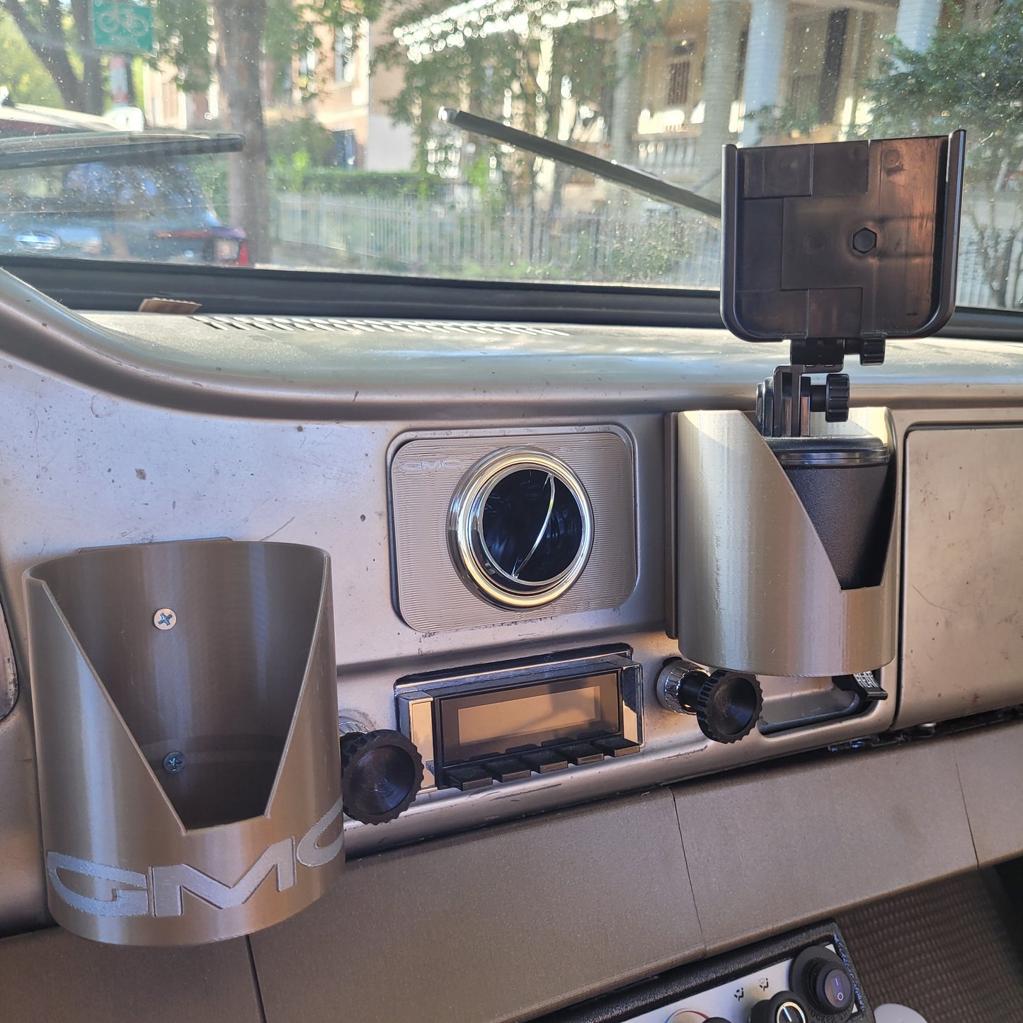 Grabby - Magnetic Cup Holder & Console