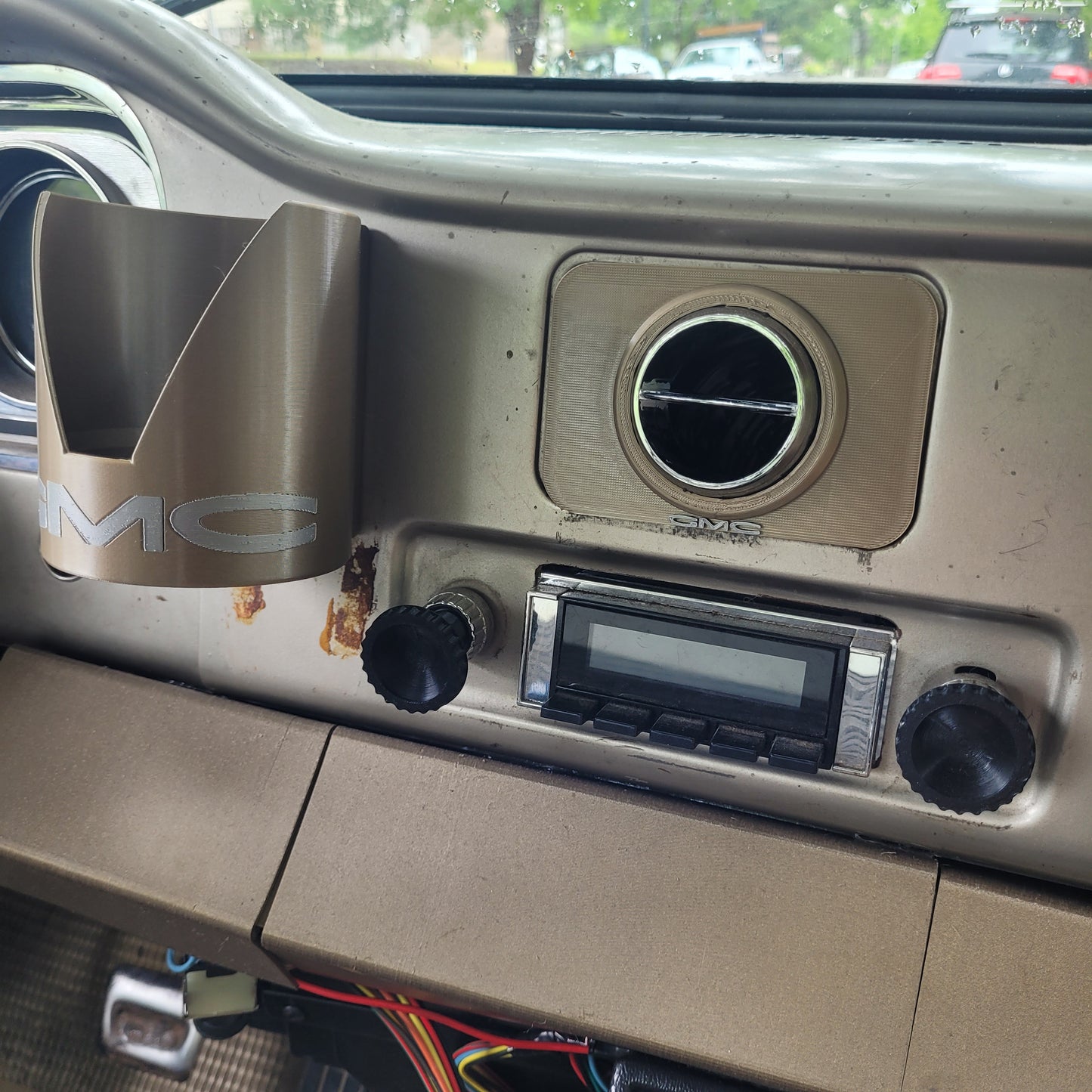 Grabby - Magnetic Cup Holder & Console