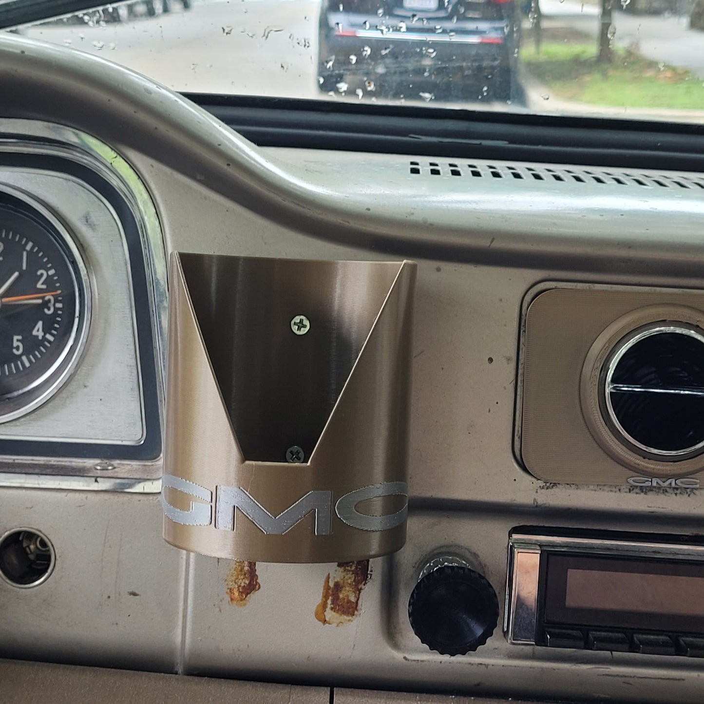 Grabby - Magnetic Cup Holder & Console